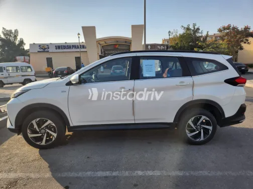 تويوتا رش 2021 أبيض مستعملة للبيع - 3