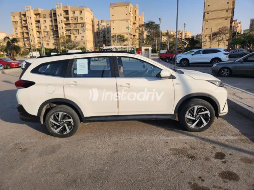 تويوتا رش 2021 أبيض مستعملة للبيع - 4