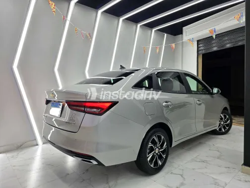 شيفروليه أوبترا 2025 أبيض مستعملة للبيع - 2