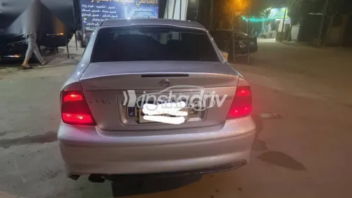 اوبل فيكترا 2001 فضي مستعملة للبيع - 1