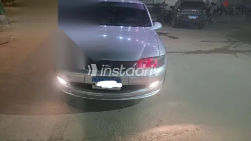 اوبل فيكترا 2001 فضي مستعملة للبيع - 1