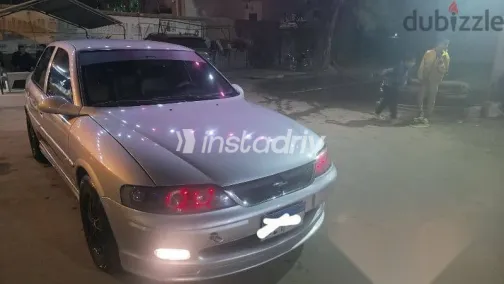 اوبل فيكترا 2001 فضي مستعملة للبيع - 2