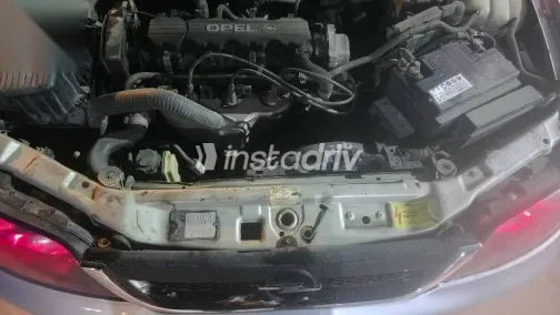 اوبل فيكترا 2001 فضي مستعملة للبيع - 6