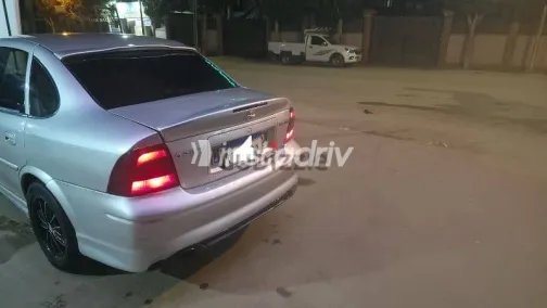 اوبل فيكترا 2001 فضي مستعملة للبيع - 7