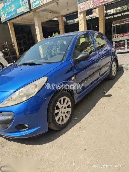 بيجو 206 2011 أزرق غامق مستعملة للبيع - 2