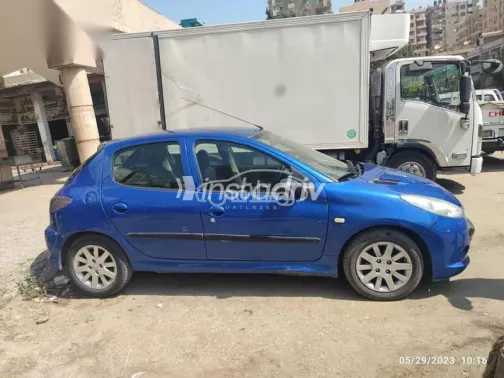 بيجو 206 2011 أزرق غامق مستعملة للبيع - 3