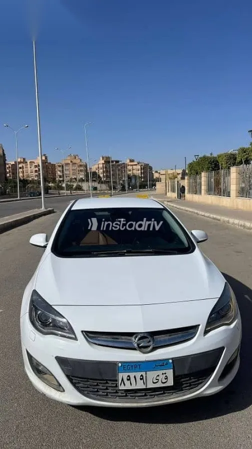 Opel Astra 2016 White Used for Sale - 9