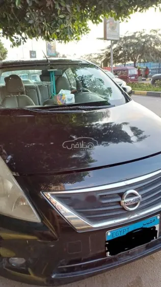 نيسان صنى 2013 أسود مستعملة للبيع