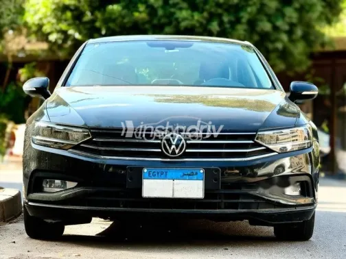 فولكس فاغن باسات 2021 رمادي مستعملة للبيع - 1