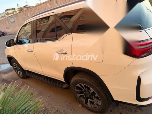 Toyota Fortuner 2025 White Used for Sale - 10