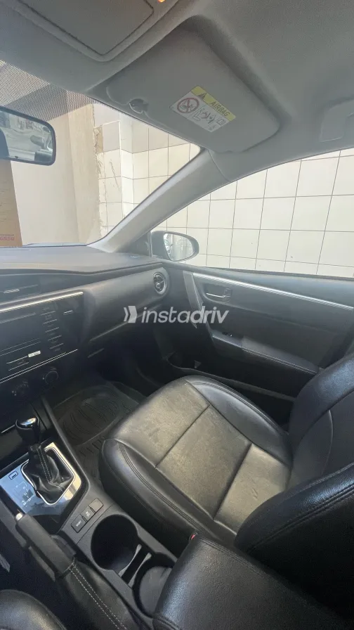 تويوتا كورولا 2019 أبيض مستعملة للبيع - 4