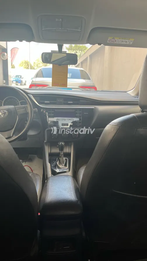 تويوتا كورولا 2019 أبيض مستعملة للبيع - 5