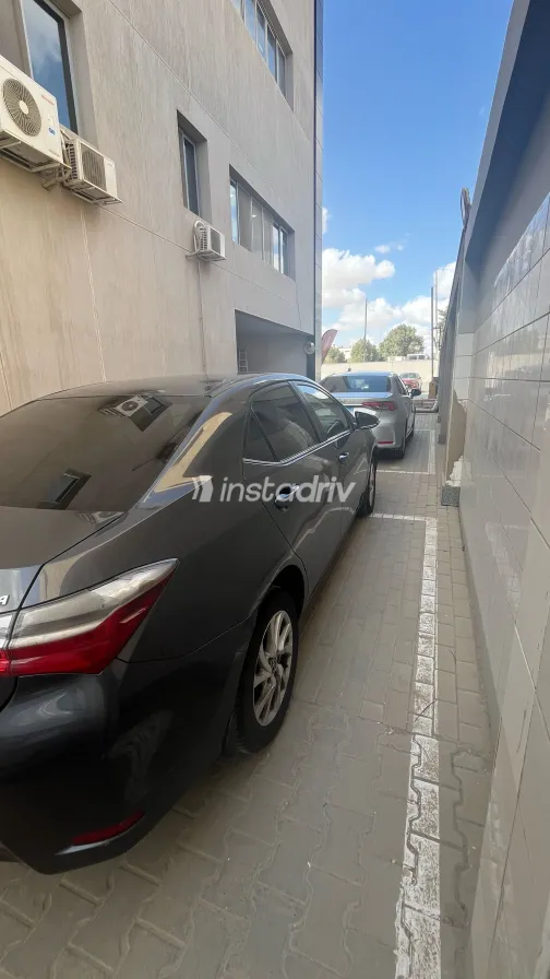 تويوتا كورولا 2019 أبيض مستعملة للبيع - 6