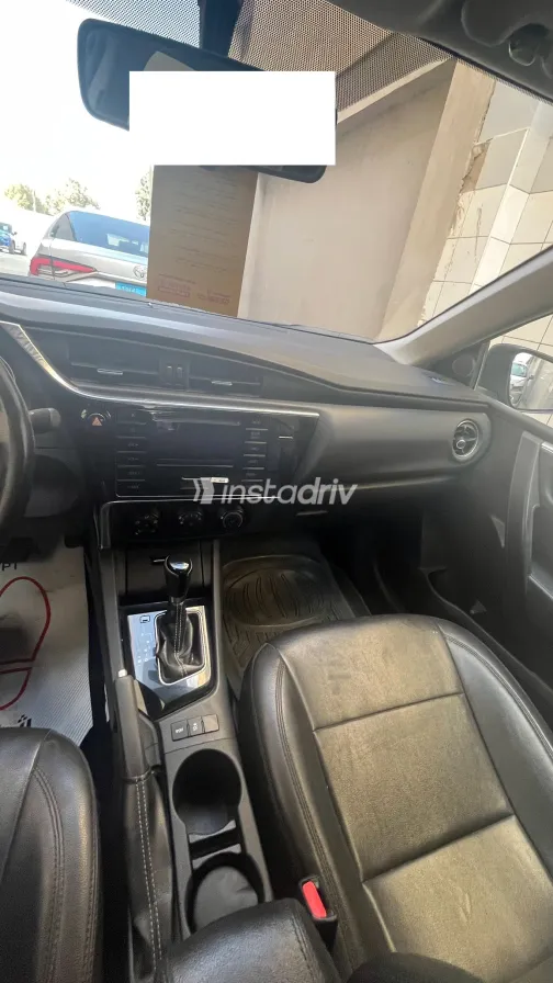 تويوتا كورولا 2019 أبيض مستعملة للبيع - 7