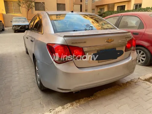 شيفروليه كروز 2010 أبيض مستعملة للبيع - 2