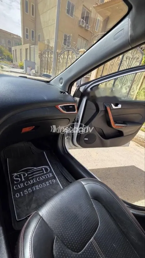 Chery Arrizo 5 2020 White Used for Sale - 2