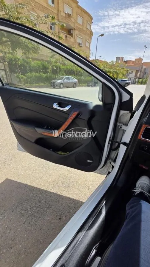 Chery Arrizo 5 2020 White Used for Sale - 3