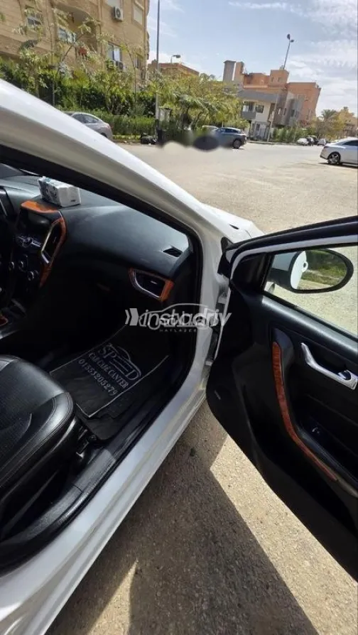 Chery Arrizo 5 2020 White Used for Sale - 7