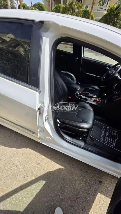 Chery Arrizo 5 2020 White Used for Sale - 10