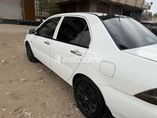 ميتسوبيشي لانسر بومة 2014 أبيض مستعملة للبيع - 2