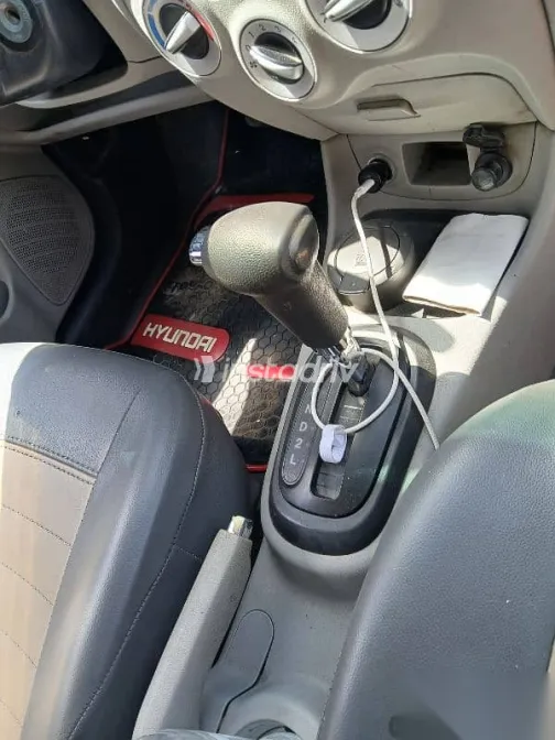 هيونداي اكسنت 2011 فضي مستعملة للبيع - 3