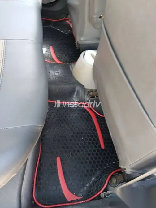 هيونداي اكسنت 2011 فضي مستعملة للبيع - 4