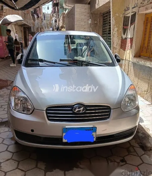 هيونداي اكسنت 2011 فضي مستعملة للبيع - 8