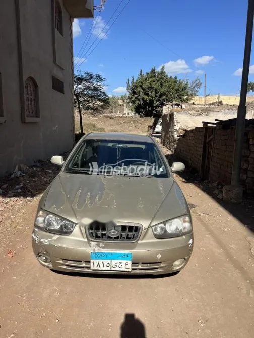 هيونداي افانتي 2000 ذهبي مستعملة للبيع - 1