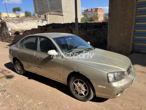 هيونداي افانتي 2000 ذهبي مستعملة للبيع - 3