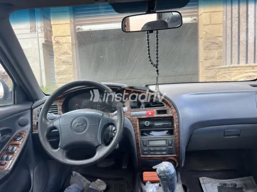 هيونداي افانتي 2000 ذهبي مستعملة للبيع - 4