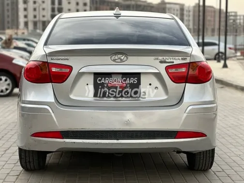 هيونداي إلنترا 2020 فضي مستعملة للبيع - 1