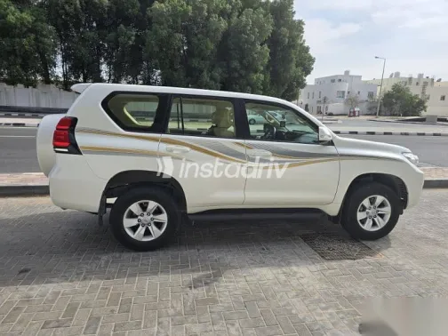 تويوتا برادو 2023 أبيض مستعملة للبيع - 3