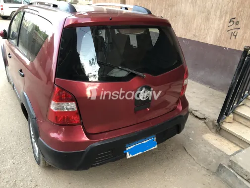 نيسان ليفينا 2009 أبيض مستعملة للبيع - 2