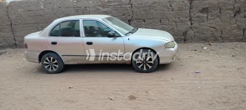 Hyundai Accent 2000 White Used for Sale - 1