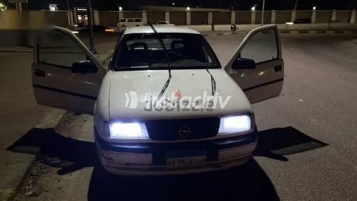 اوبل فيكترا 1995 أبيض مستعملة للبيع - 2