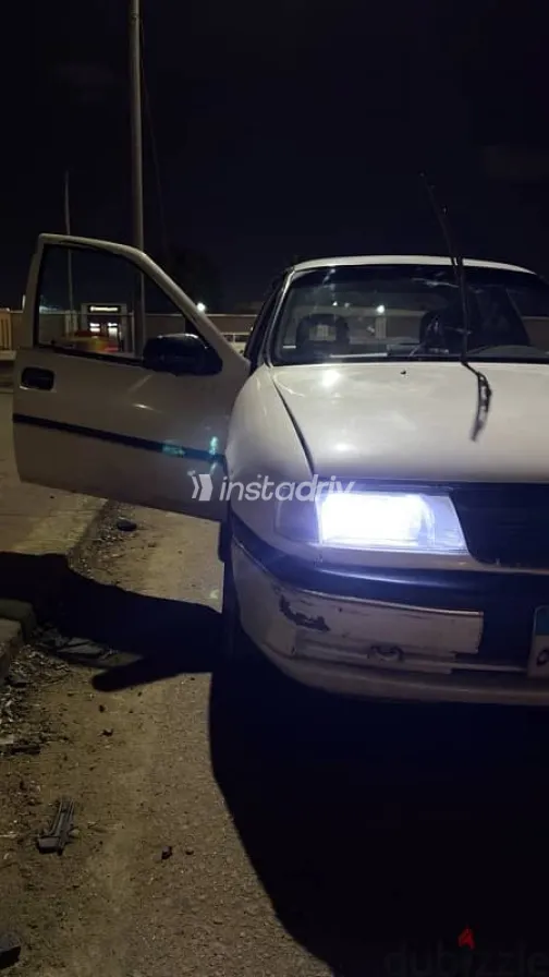 اوبل فيكترا 1995 أبيض مستعملة للبيع - 3