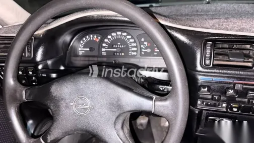 اوبل فيكترا 1995 أبيض مستعملة للبيع - 4