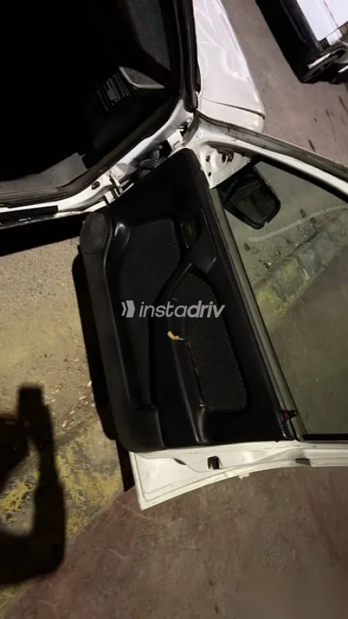 اوبل فيكترا 1995 أبيض مستعملة للبيع - 7