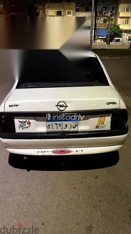 اوبل فيكترا 1995 أبيض مستعملة للبيع - 9