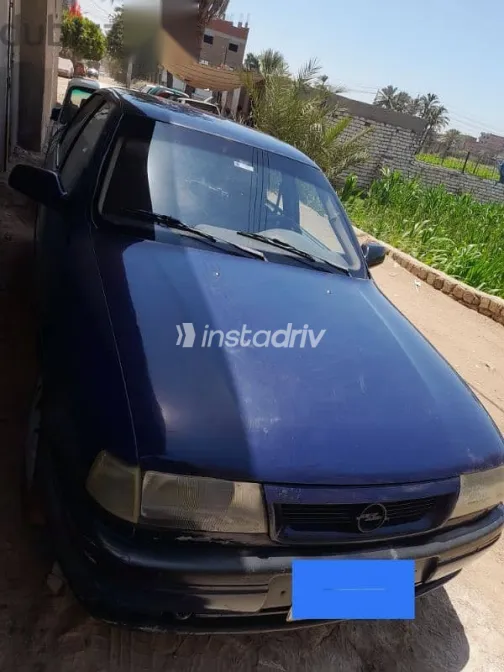اوبل فيكترا 1995 أزرق غامق مستعملة للبيع - 2