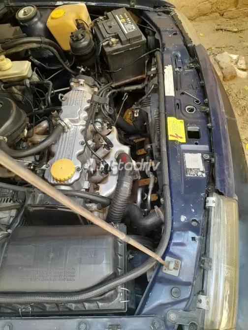 اوبل فيكترا 1995 أزرق غامق مستعملة للبيع - 4