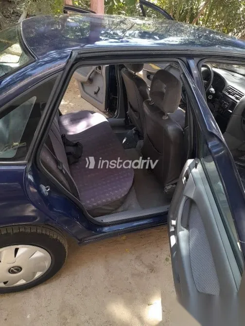 اوبل فيكترا 1995 أزرق غامق مستعملة للبيع - 8