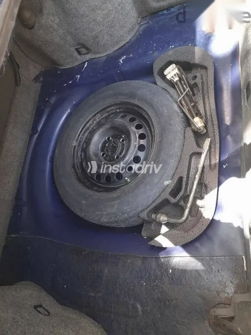 اوبل فيكترا 1995 أزرق غامق مستعملة للبيع - 10