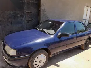 اوبل فيكترا 1995 أزرق غامق مستعملة للبيع