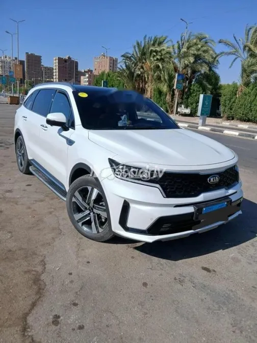 Kia Sorento 2021 White Used for Sale - 3