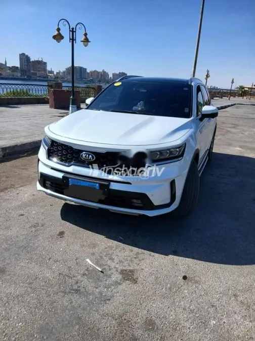Kia Sorento 2021 White Used for Sale - 4