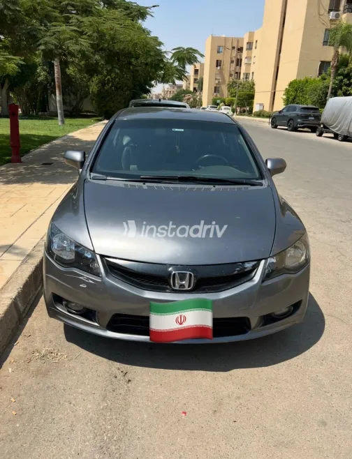 هوندا سيفك 2010 أبيض مستعملة للبيع - 2