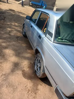 لادا 2107 2010 فضي مستعملة للبيع