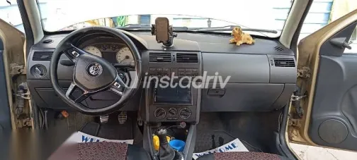 فولكس فاغن بوينتر 2005 ذهبي مستعملة للبيع - 1