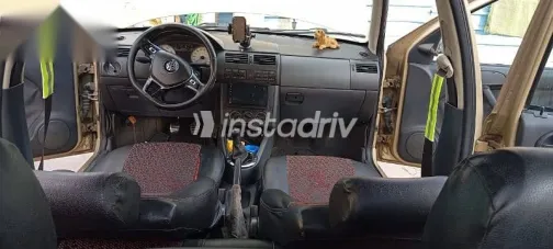 فولكس فاغن بوينتر 2005 ذهبي مستعملة للبيع - 4